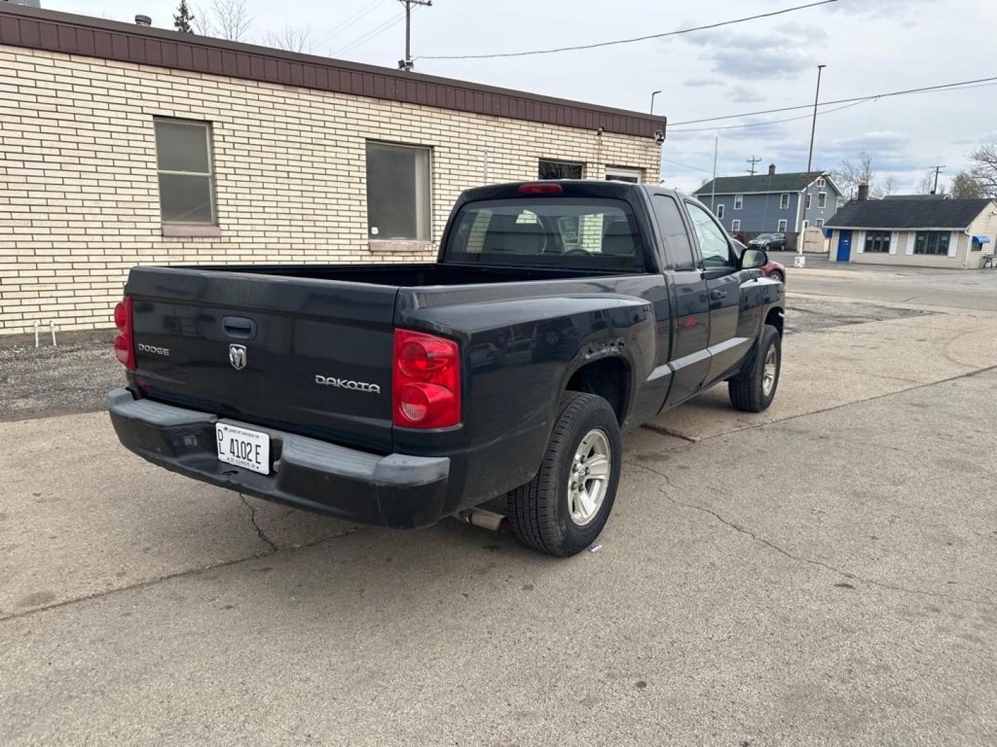 2009 BLACK DODGE DAKOTA ST (1D7HE22K29S) with an 3.7L engine, 6-Speed Manual transmission, located at 1708 Broadway, Rockford, IL, 61104, (815) 397-5010, 42.252522, -89.069359 - Photo#3