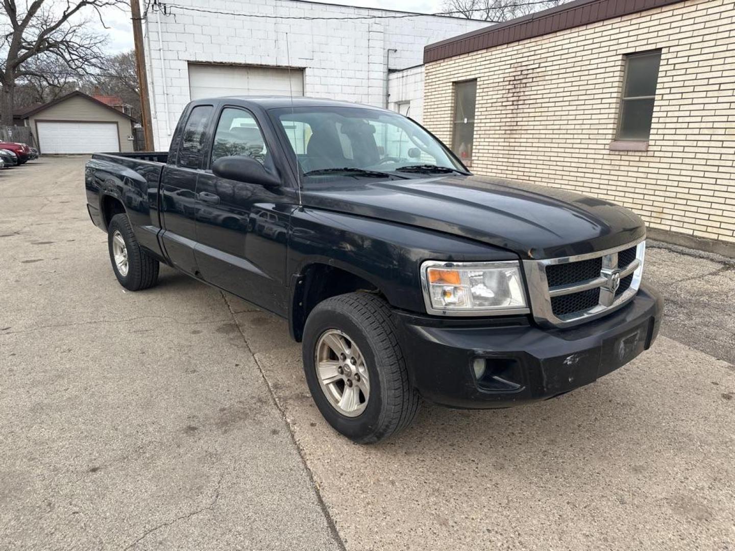 2009 BLACK DODGE DAKOTA ST (1D7HE22K29S) with an 3.7L engine, 6-Speed Manual transmission, located at 1708 Broadway, Rockford, IL, 61104, (815) 397-5010, 42.252522, -89.069359 - Photo#4