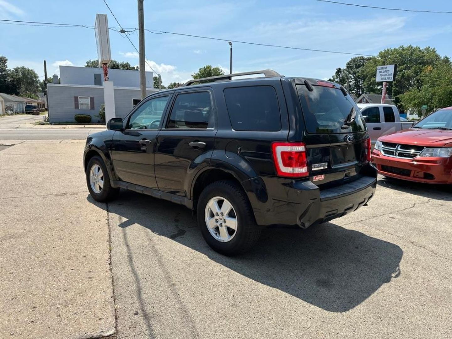 2011 BLACK FORD ESCAPE XLT (1FMCU9D79BK) with an 2.5L engine, Automatic transmission, located at 1708 Broadway, Rockford, IL, 61104, (815) 397-5010, 42.252522, -89.069359 - Photo#2