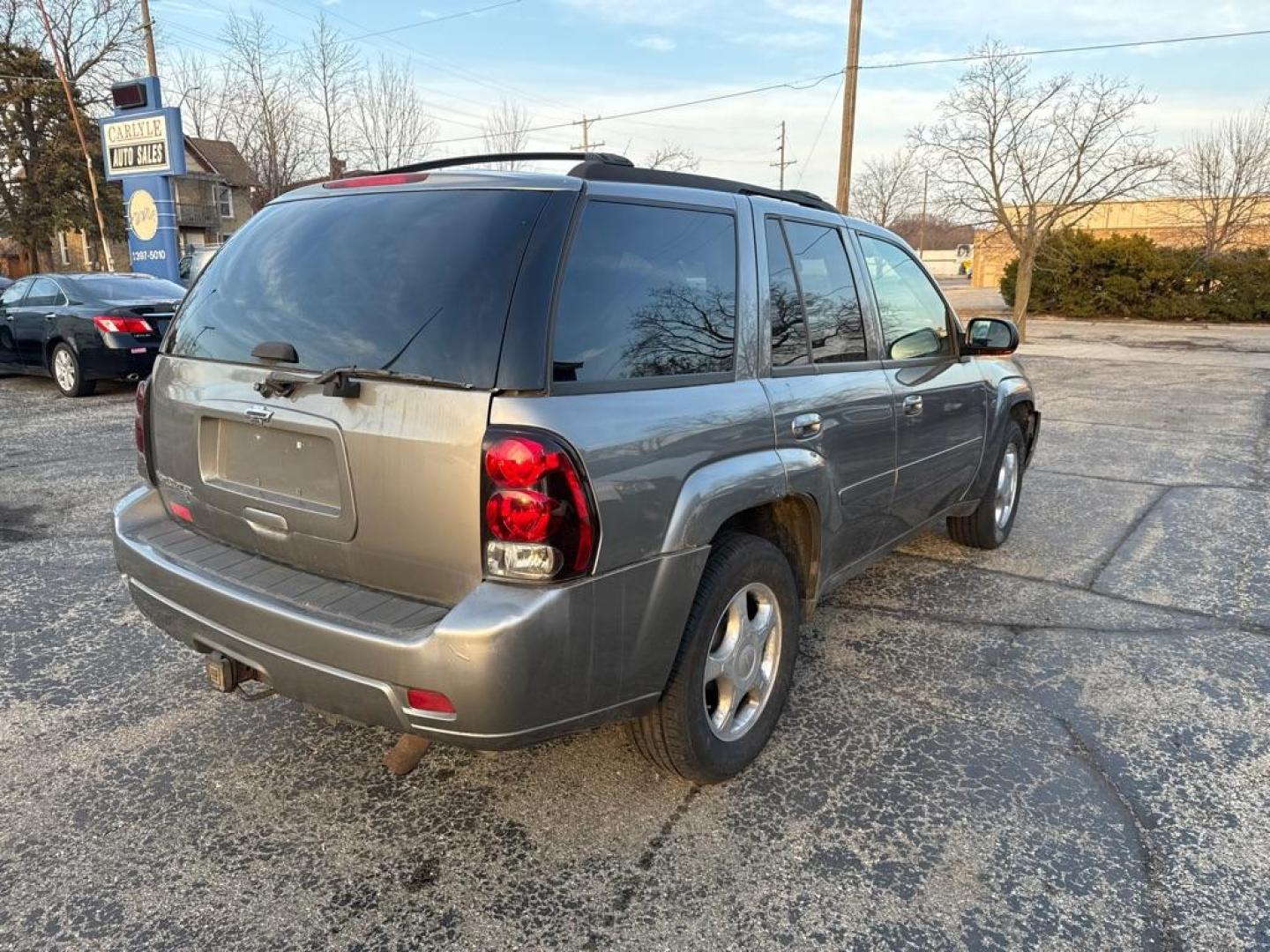 2009 GRAY CHEVROLET TRAILBLAZER LT (1GNDT33S892) with an 4.2L engine, Automatic transmission, located at 1708 Broadway, Rockford, IL, 61104, (815) 397-5010, 42.252522, -89.069359 - Photo#2