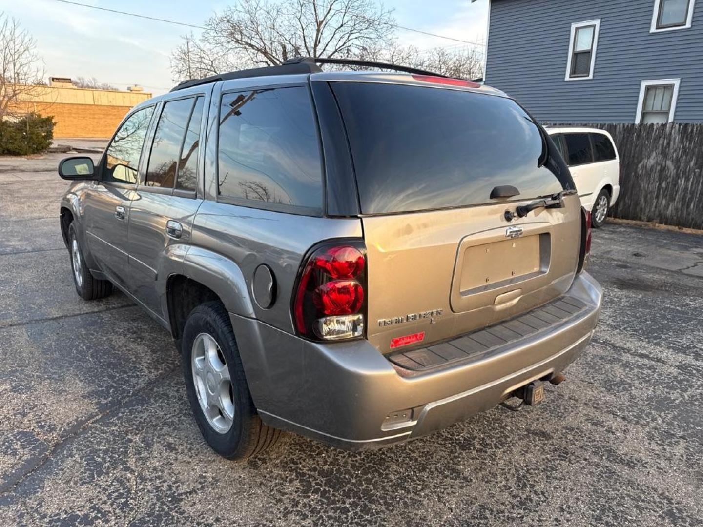 2009 GRAY CHEVROLET TRAILBLAZER LT (1GNDT33S892) with an 4.2L engine, Automatic transmission, located at 1708 Broadway, Rockford, IL, 61104, (815) 397-5010, 42.252522, -89.069359 - Photo#3