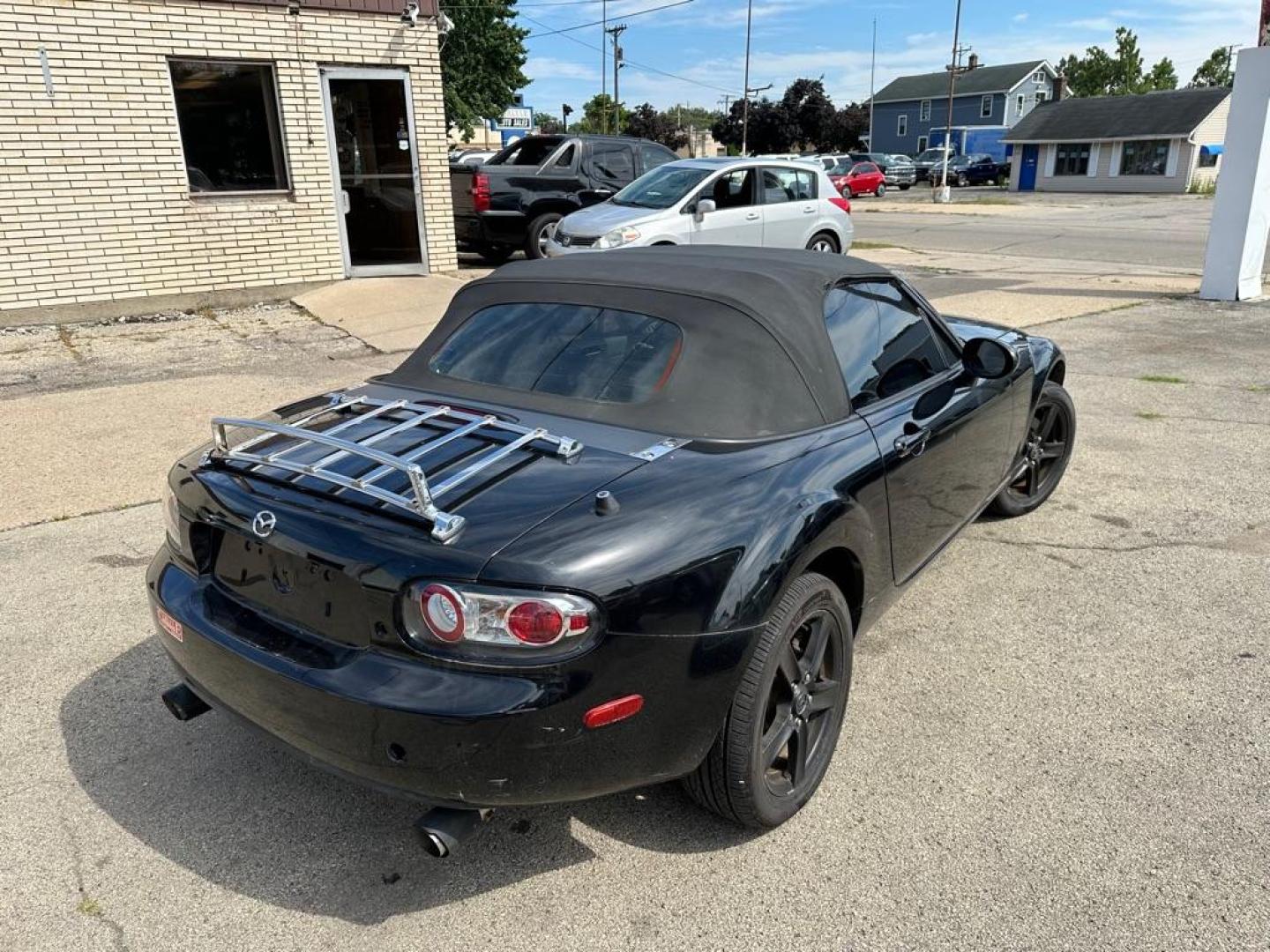 2006 BLACK MAZDA MX-5 MIATA (JM1NC25F760) with an 2.0L engine, 6-Speed Manual transmission, located at 1708 Broadway, Rockford, IL, 61104, (815) 397-5010, 42.252522, -89.069359 - Photo#2