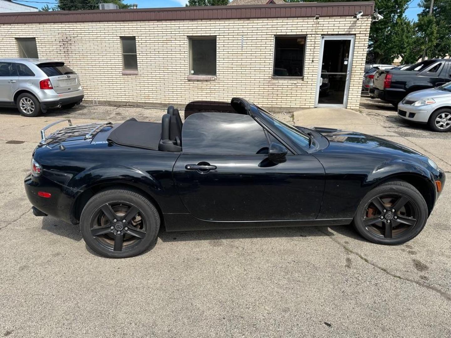 2006 BLACK MAZDA MX-5 MIATA (JM1NC25F760) with an 2.0L engine, 6-Speed Manual transmission, located at 1708 Broadway, Rockford, IL, 61104, (815) 397-5010, 42.252522, -89.069359 - Photo#5