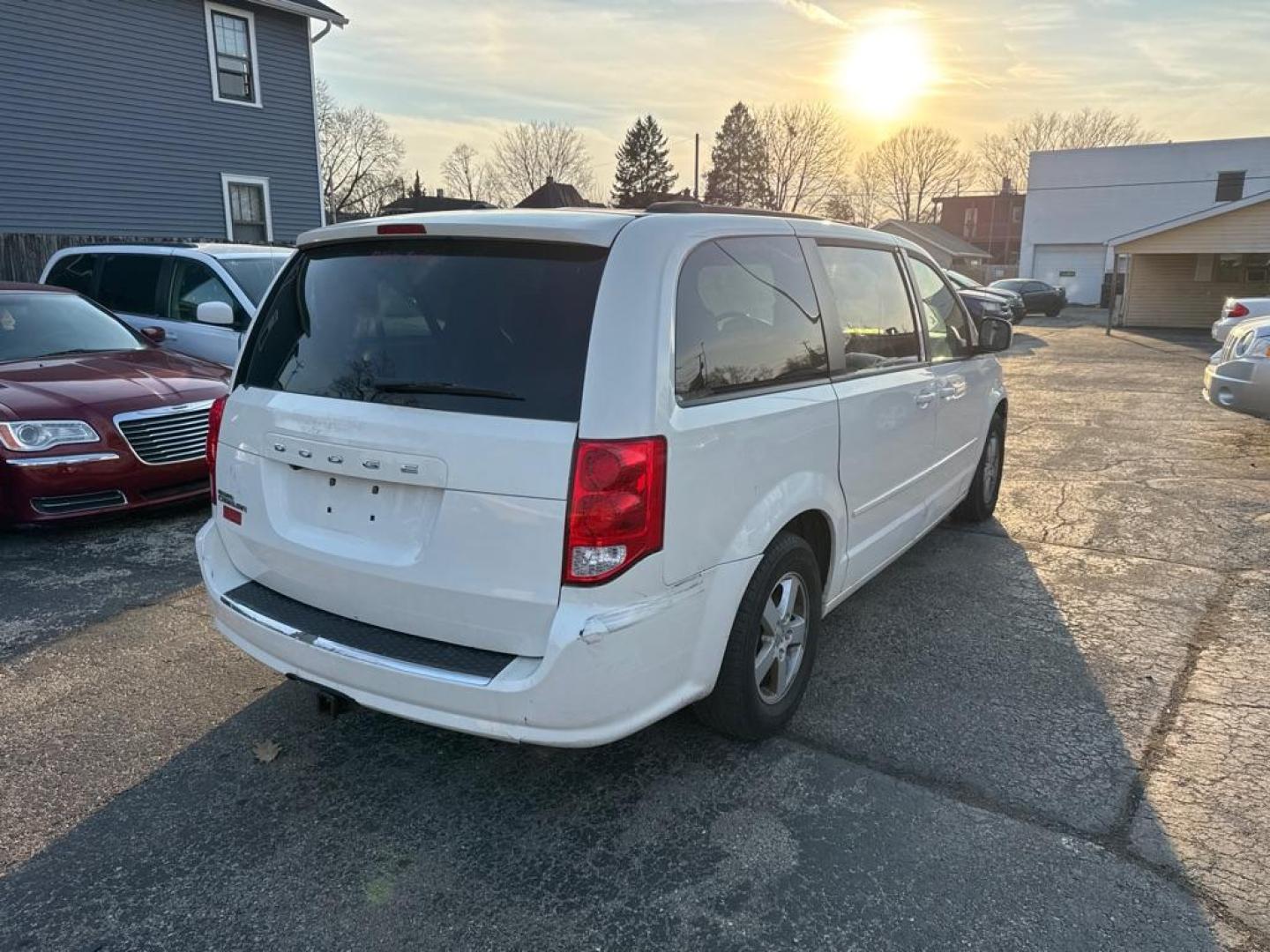 2012 WHITE DODGE GRAND CARAVAN SXT (2C4RDGCG4CR) with an 3.6L engine, Automatic transmission, located at 1708 Broadway, Rockford, IL, 61104, (815) 397-5010, 42.252522, -89.069359 - Photo#2