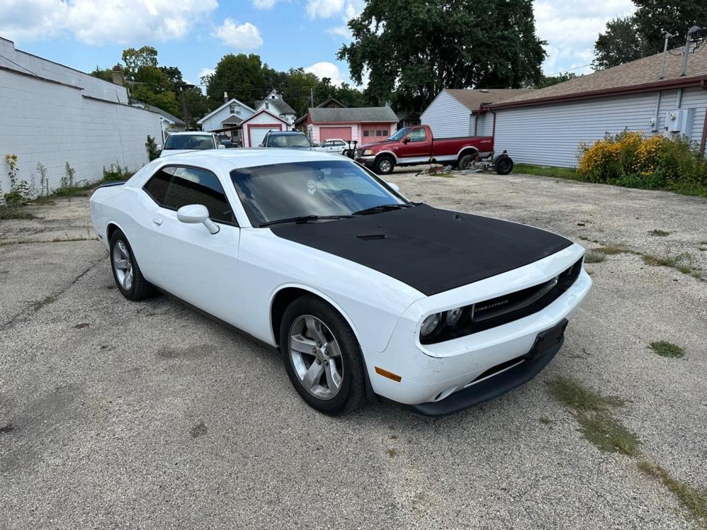 2012 WHITE DODGE CHALLENGER SXT (2C3CDYAG0CH) with an 3.6L engine, Automatic transmission, located at 1708 Broadway, Rockford, IL, 61104, (815) 397-5010, 42.252522, -89.069359 - Photo#1