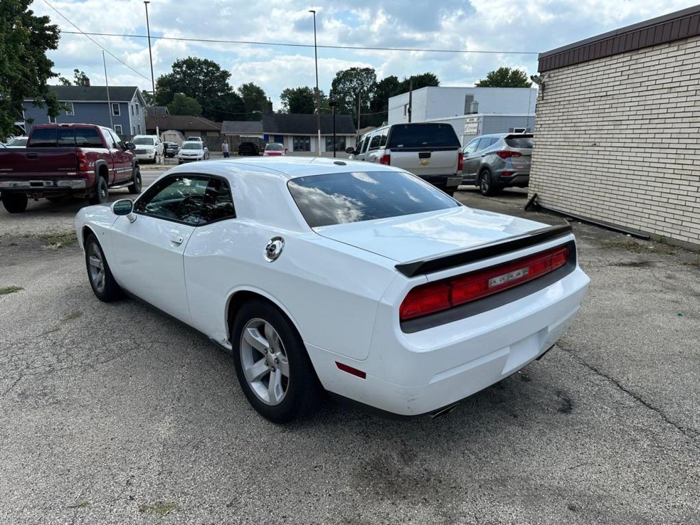 2012 WHITE DODGE CHALLENGER SXT (2C3CDYAG0CH) with an 3.6L engine, Automatic transmission, located at 1708 Broadway, Rockford, IL, 61104, (815) 397-5010, 42.252522, -89.069359 - Photo#3