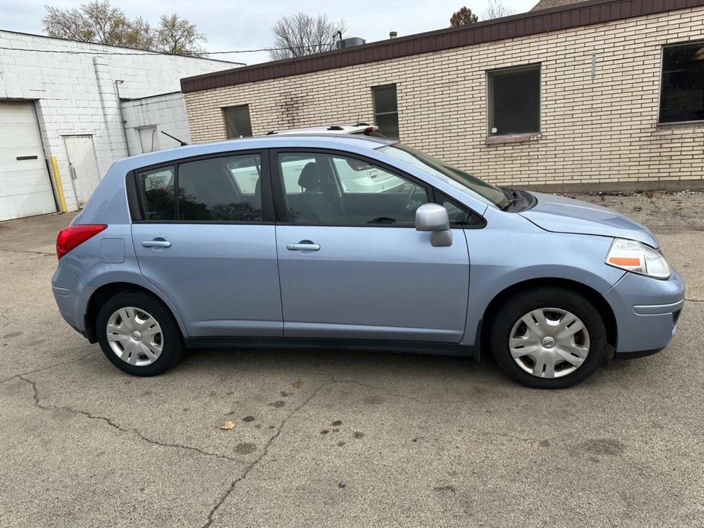 2008 SILVER NISSAN VERSA S (3N1BC13E38L) with an 1.8L engine, Continuously Variable transmission, located at 1708 Broadway, Rockford, IL, 61104, (815) 397-5010, 42.252522, -89.069359 - Photo#3