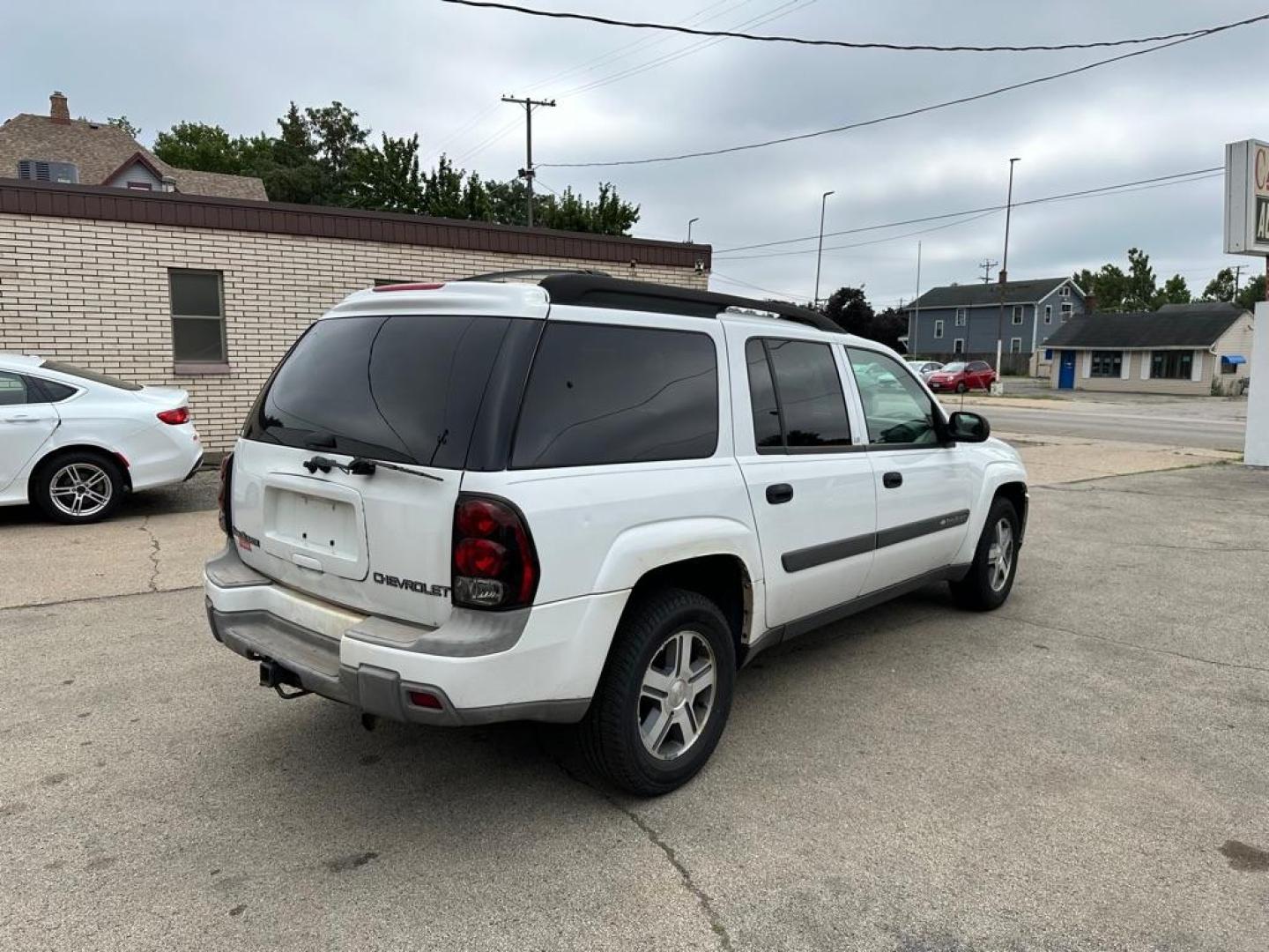 2004 WHITE CHEVROLET TRAILBLAZER EXT LS (1GNET16S346) with an 4.2L engine, Automatic transmission, located at 1708 Broadway, Rockford, IL, 61104, (815) 397-5010, 42.252522, -89.069359 - Photo#3