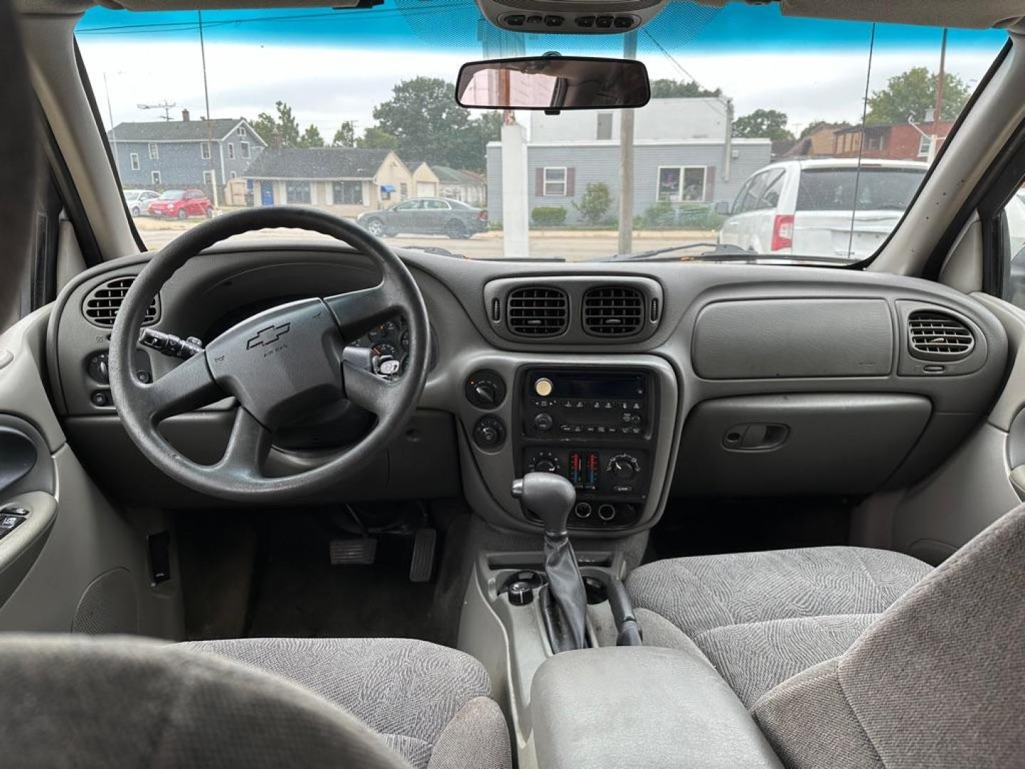 2004 WHITE CHEVROLET TRAILBLAZER EXT LS (1GNET16S346) with an 4.2L engine, Automatic transmission, located at 1708 Broadway, Rockford, IL, 61104, (815) 397-5010, 42.252522, -89.069359 - Photo#7