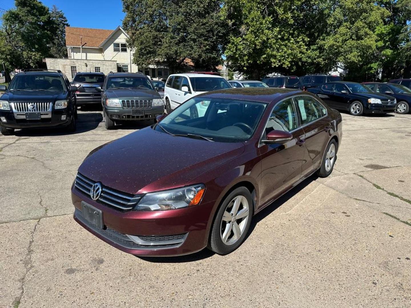 2012 MAROON VOLKSWAGEN PASSAT SE (1VWBP7A39CC) with an 2.5L engine, Automatic transmission, located at 1708 Broadway, Rockford, IL, 61104, (815) 397-5010, 42.252522, -89.069359 - Photo#0