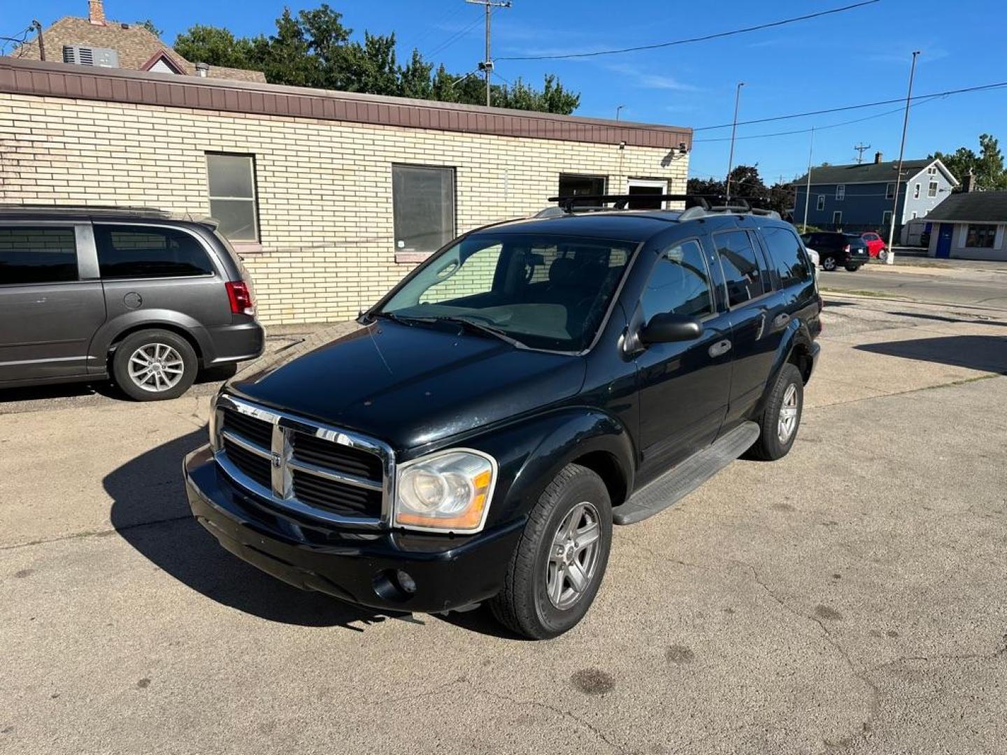 2005 BLACK DODGE DURANGO SLT (1D4HB48D65F) with an 5.7L engine, Automatic transmission, located at 1708 Broadway, Rockford, IL, 61104, (815) 397-5010, 42.252522, -89.069359 - Photo#0