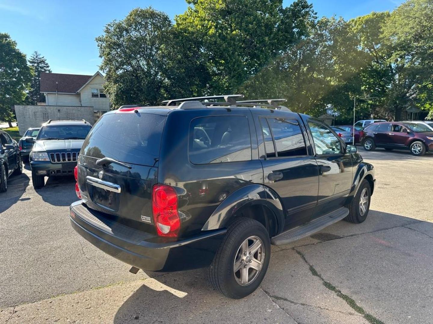 2005 BLACK DODGE DURANGO SLT (1D4HB48D65F) with an 5.7L engine, Automatic transmission, located at 1708 Broadway, Rockford, IL, 61104, (815) 397-5010, 42.252522, -89.069359 - Photo#2