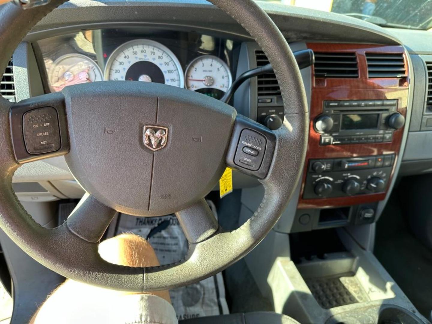 2005 BLACK DODGE DURANGO SLT (1D4HB48D65F) with an 5.7L engine, Automatic transmission, located at 1708 Broadway, Rockford, IL, 61104, (815) 397-5010, 42.252522, -89.069359 - Photo#8