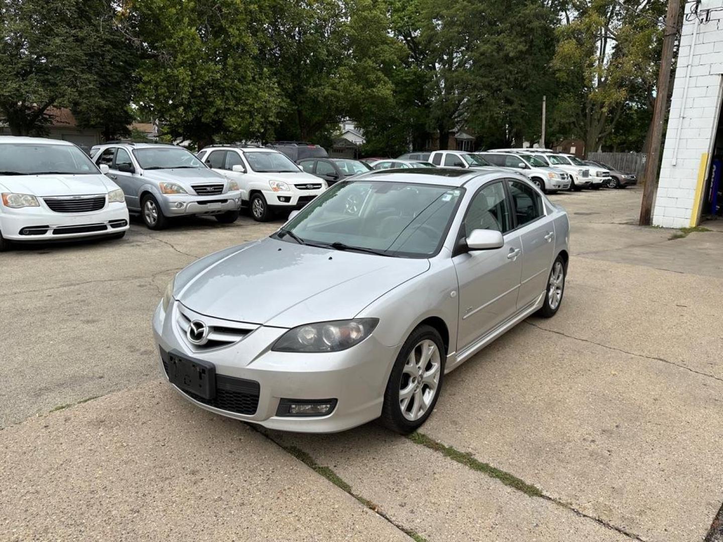 2008 SILVER MAZDA 3 S (JM1BK323181) with an 2.3L engine, Manual transmission, located at 1708 Broadway, Rockford, IL, 61104, (815) 397-5010, 42.252522, -89.069359 - Photo#0