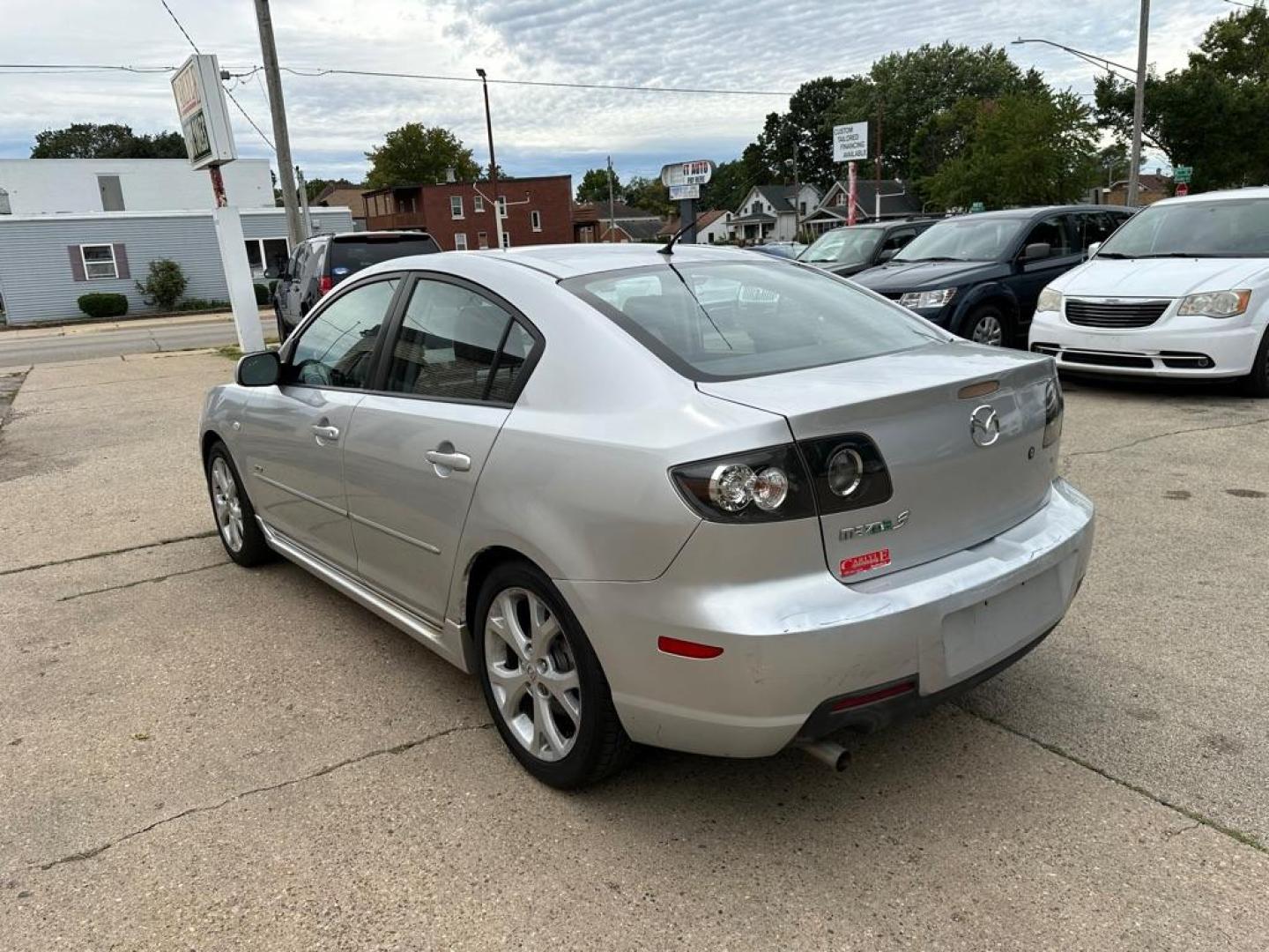 2008 SILVER MAZDA 3 S (JM1BK323181) with an 2.3L engine, Manual transmission, located at 1708 Broadway, Rockford, IL, 61104, (815) 397-5010, 42.252522, -89.069359 - Photo#4