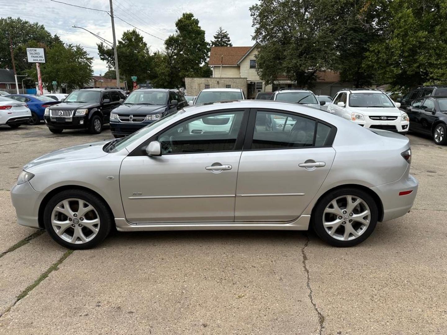 2008 SILVER MAZDA 3 S (JM1BK323181) with an 2.3L engine, Manual transmission, located at 1708 Broadway, Rockford, IL, 61104, (815) 397-5010, 42.252522, -89.069359 - Photo#5