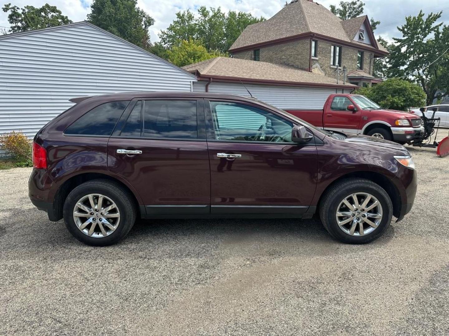 2011 MAROON FORD EDGE SEL (2FMDK4JC5BB) with an 3.5L engine, Automatic transmission, located at 1708 Broadway, Rockford, IL, 61104, (815) 397-5010, 42.252522, -89.069359 - Photo#2