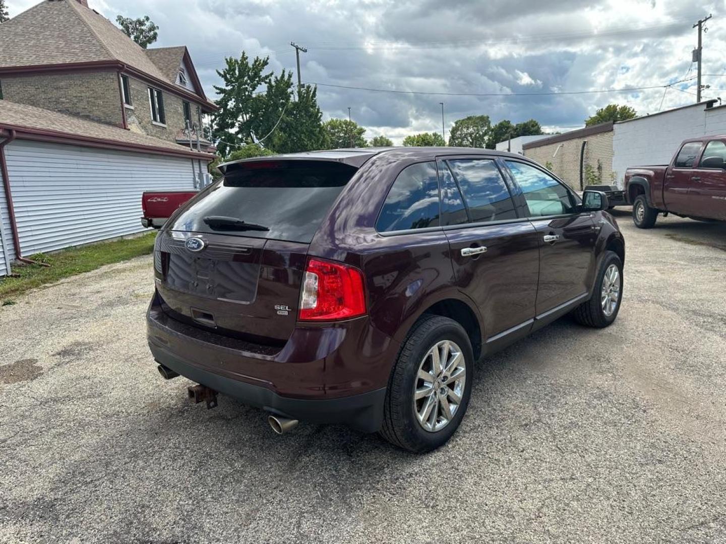 2011 MAROON FORD EDGE SEL (2FMDK4JC5BB) with an 3.5L engine, Automatic transmission, located at 1708 Broadway, Rockford, IL, 61104, (815) 397-5010, 42.252522, -89.069359 - Photo#3