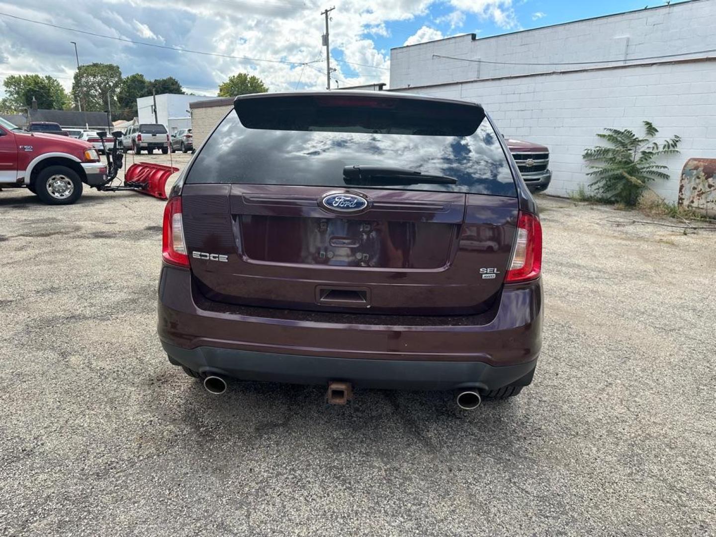 2011 MAROON FORD EDGE SEL (2FMDK4JC5BB) with an 3.5L engine, Automatic transmission, located at 1708 Broadway, Rockford, IL, 61104, (815) 397-5010, 42.252522, -89.069359 - Photo#4