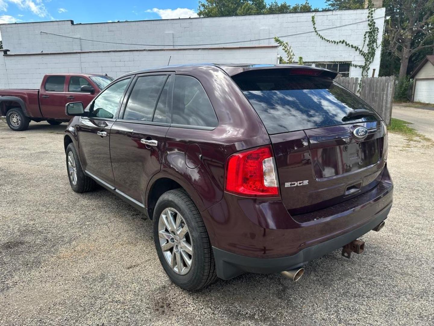 2011 MAROON FORD EDGE SEL (2FMDK4JC5BB) with an 3.5L engine, Automatic transmission, located at 1708 Broadway, Rockford, IL, 61104, (815) 397-5010, 42.252522, -89.069359 - Photo#5