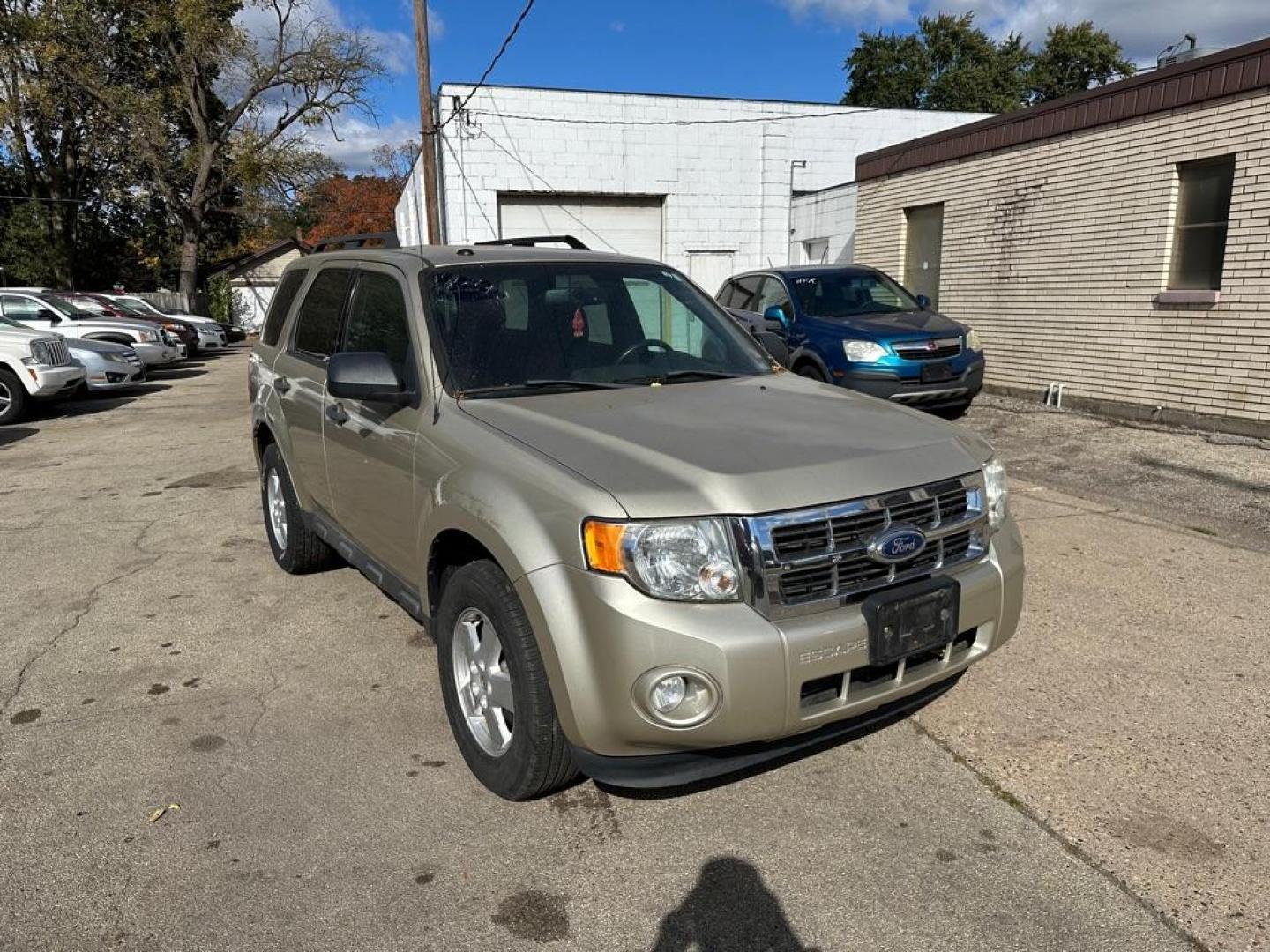 2012 GOLD FORD ESCAPE XLT (1FMCU0DG7CK) with an 3.0L engine, Automatic transmission, located at 1708 Broadway, Rockford, IL, 61104, (815) 397-5010, 42.252522, -89.069359 - Photo#0