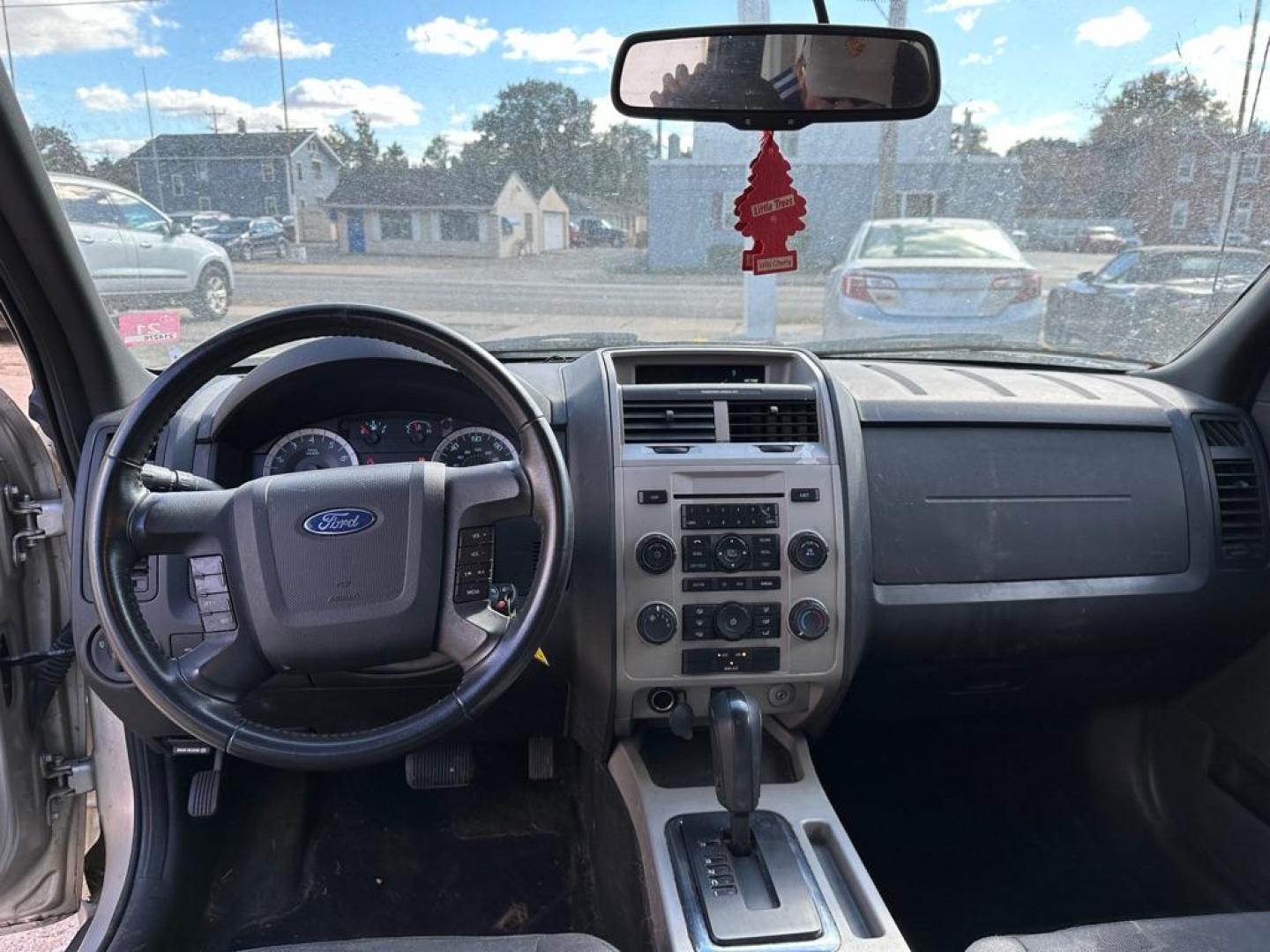 2012 GOLD FORD ESCAPE XLT (1FMCU0DG7CK) with an 3.0L engine, Automatic transmission, located at 1708 Broadway, Rockford, IL, 61104, (815) 397-5010, 42.252522, -89.069359 - Photo#9