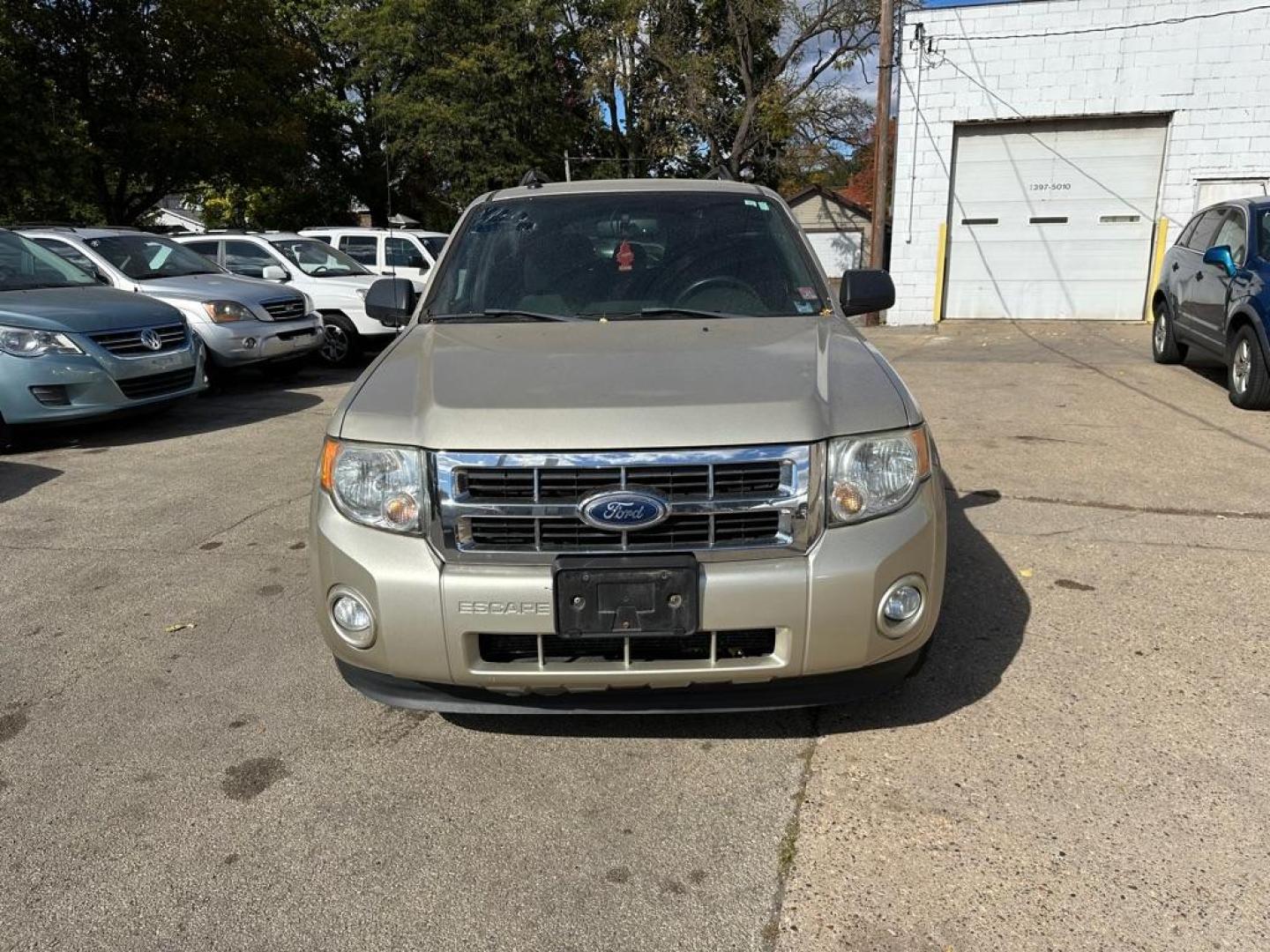 2012 GOLD FORD ESCAPE XLT (1FMCU0DG7CK) with an 3.0L engine, Automatic transmission, located at 1708 Broadway, Rockford, IL, 61104, (815) 397-5010, 42.252522, -89.069359 - Photo#1