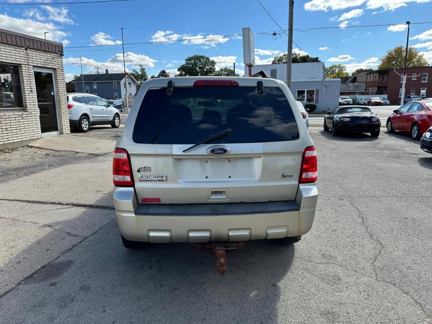 2012 GOLD FORD ESCAPE XLT (1FMCU0DG7CK) with an 3.0L engine, Automatic transmission, located at 1708 Broadway, Rockford, IL, 61104, (815) 397-5010, 42.252522, -89.069359 - Photo#5