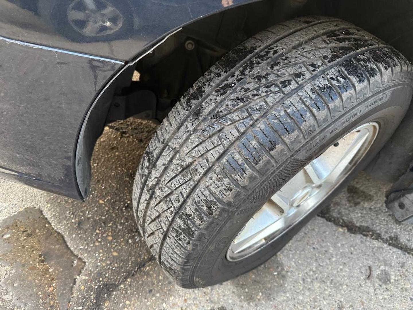 2005 BLUE CHEVROLET MALIBU LS (1G1ZT52865F) with an 3.5L engine, Automatic transmission, located at 1708 Broadway, Rockford, IL, 61104, (815) 397-5010, 42.252522, -89.069359 - Photo#11