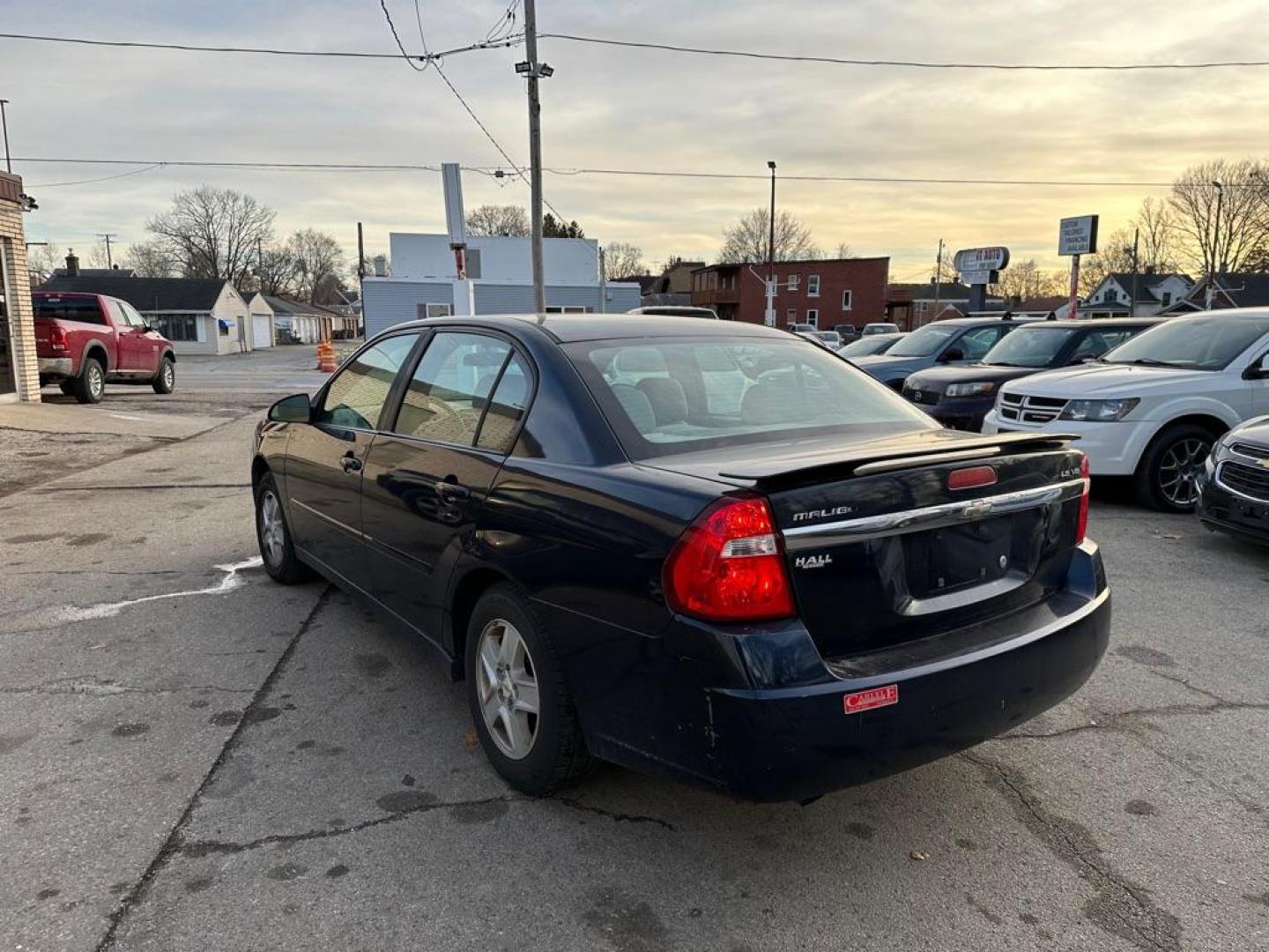 2005 BLUE CHEVROLET MALIBU LS (1G1ZT52865F) with an 3.5L engine, Automatic transmission, located at 1708 Broadway, Rockford, IL, 61104, (815) 397-5010, 42.252522, -89.069359 - Photo#3