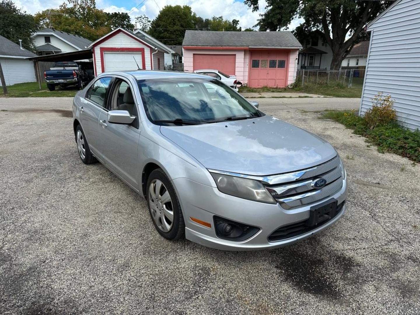 2010 SILVER FORD FUSION SE (3FAHP0HA9AR) with an 2.5L engine, Automatic transmission, located at 1708 Broadway, Rockford, IL, 61104, (815) 397-5010, 42.252522, -89.069359 - Photo#1