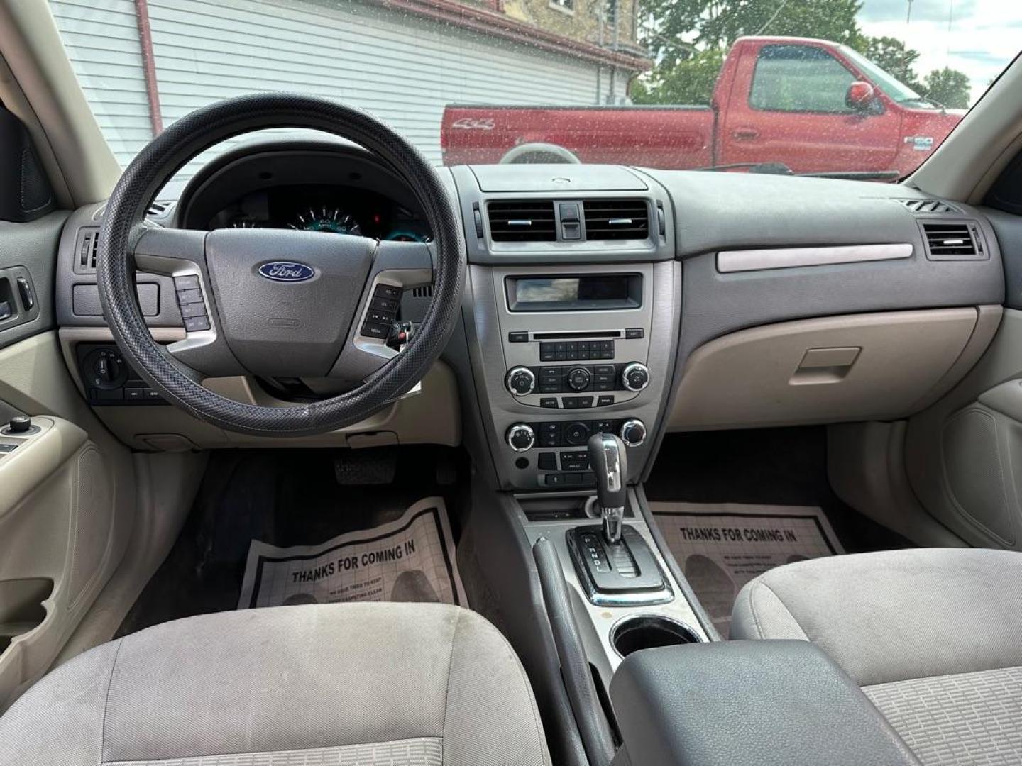 2010 SILVER FORD FUSION SE (3FAHP0HA9AR) with an 2.5L engine, Automatic transmission, located at 1708 Broadway, Rockford, IL, 61104, (815) 397-5010, 42.252522, -89.069359 - Photo#5