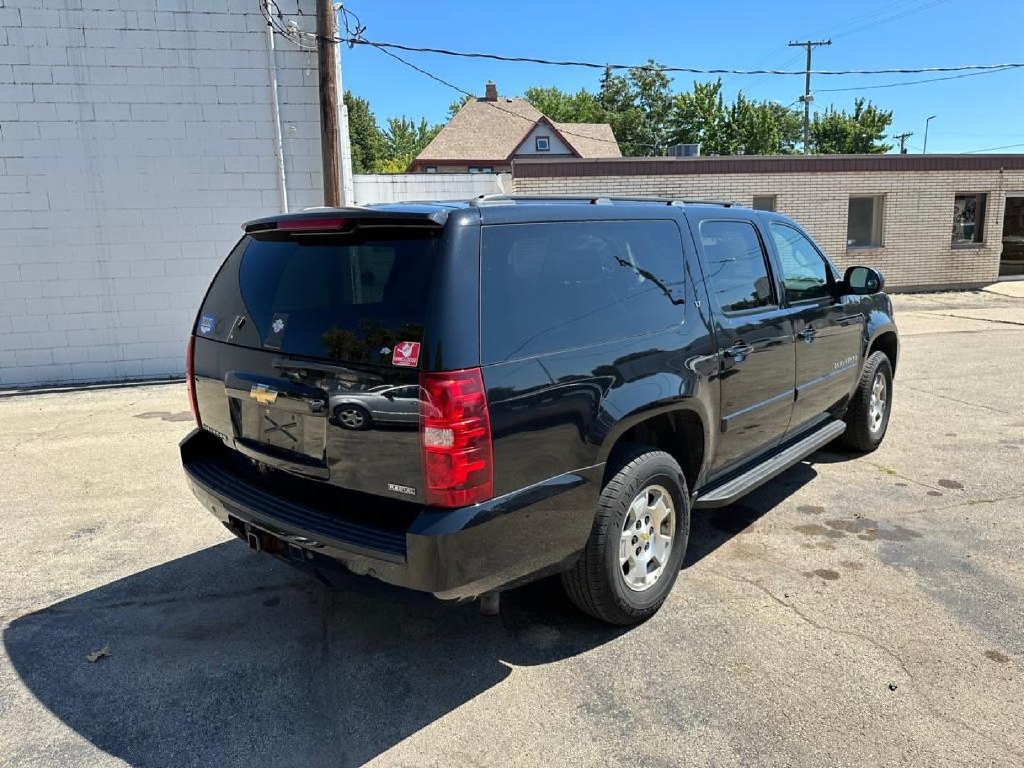 2007 BLACK CHEVROLET SUBURBAN 1500 (1GNFC16057J) with an 5.3L engine, Automatic transmission, located at 1708 Broadway, Rockford, IL, 61104, (815) 397-5010, 42.252522, -89.069359 - Photo#2