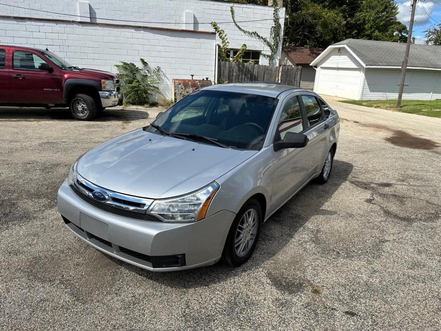 2010 SILVER FORD FOCUS SE (1FAHP3FN2AW) with an 2.0L engine, Automatic transmission, located at 1708 Broadway, Rockford, IL, 61104, (815) 397-5010, 42.252522, -89.069359 - Photo#0