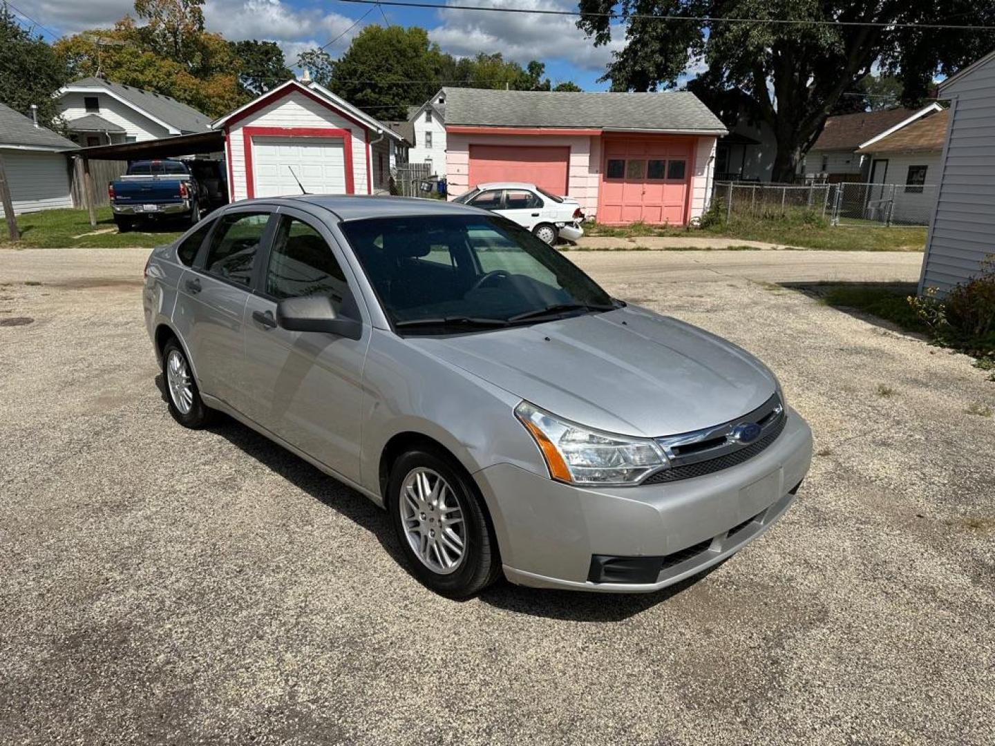 2010 SILVER FORD FOCUS SE (1FAHP3FN2AW) with an 2.0L engine, Automatic transmission, located at 1708 Broadway, Rockford, IL, 61104, (815) 397-5010, 42.252522, -89.069359 - Photo#1