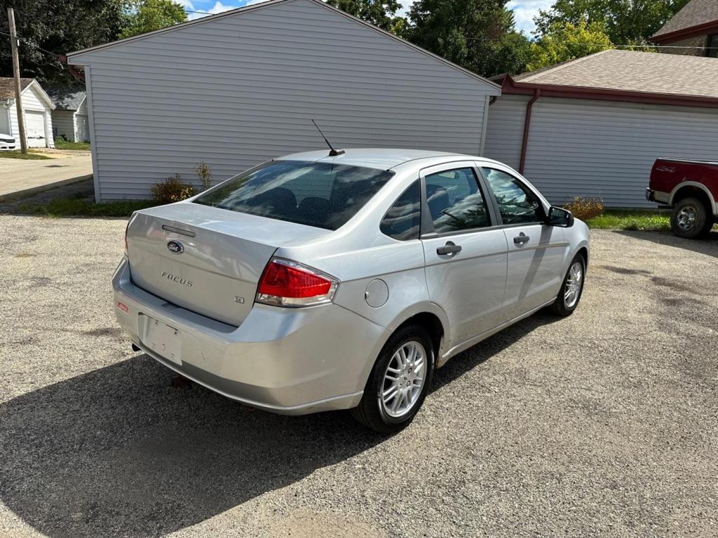 2010 SILVER FORD FOCUS SE (1FAHP3FN2AW) with an 2.0L engine, Automatic transmission, located at 1708 Broadway, Rockford, IL, 61104, (815) 397-5010, 42.252522, -89.069359 - Photo#2