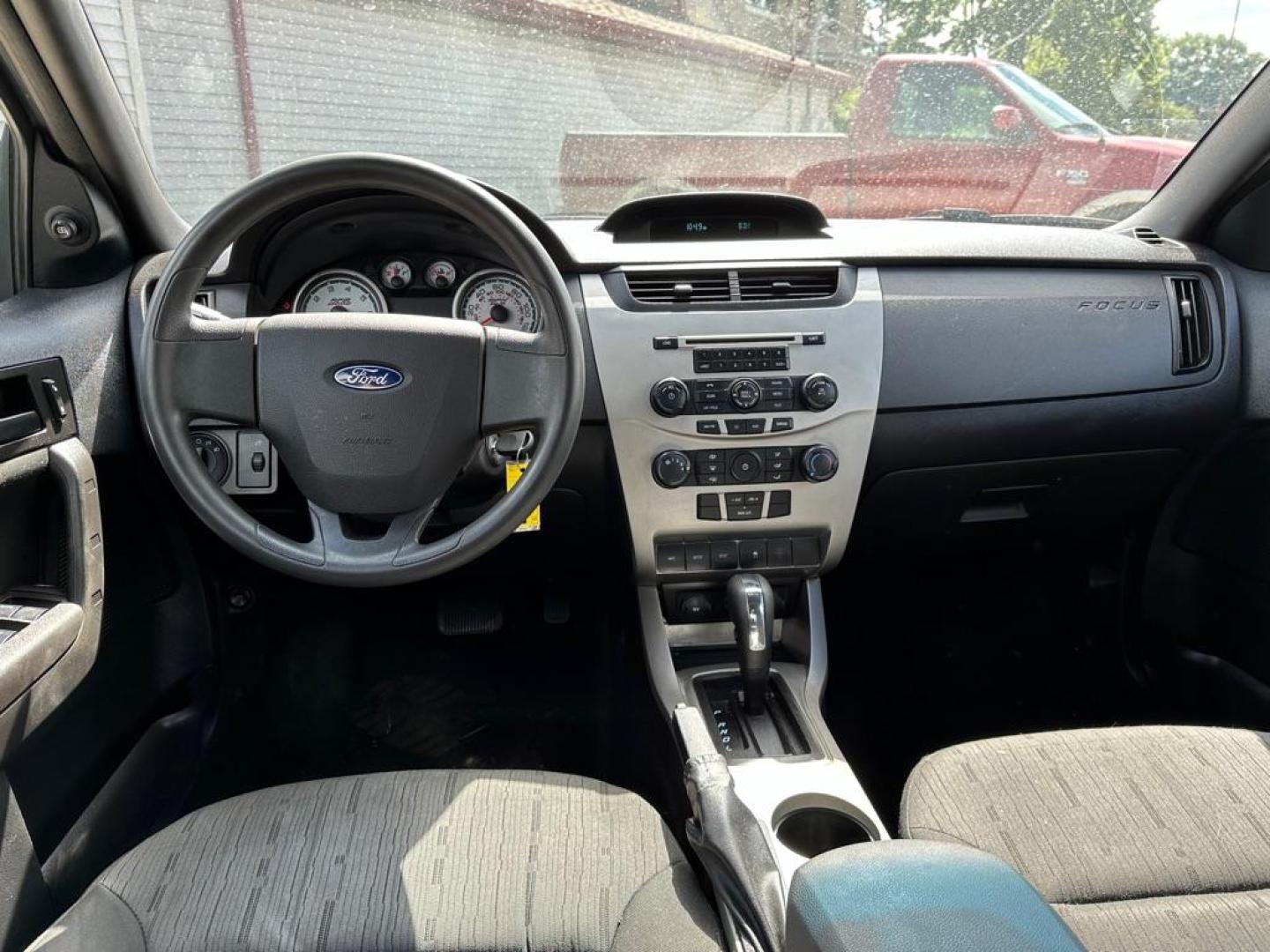 2010 SILVER FORD FOCUS SE (1FAHP3FN2AW) with an 2.0L engine, Automatic transmission, located at 1708 Broadway, Rockford, IL, 61104, (815) 397-5010, 42.252522, -89.069359 - Photo#5