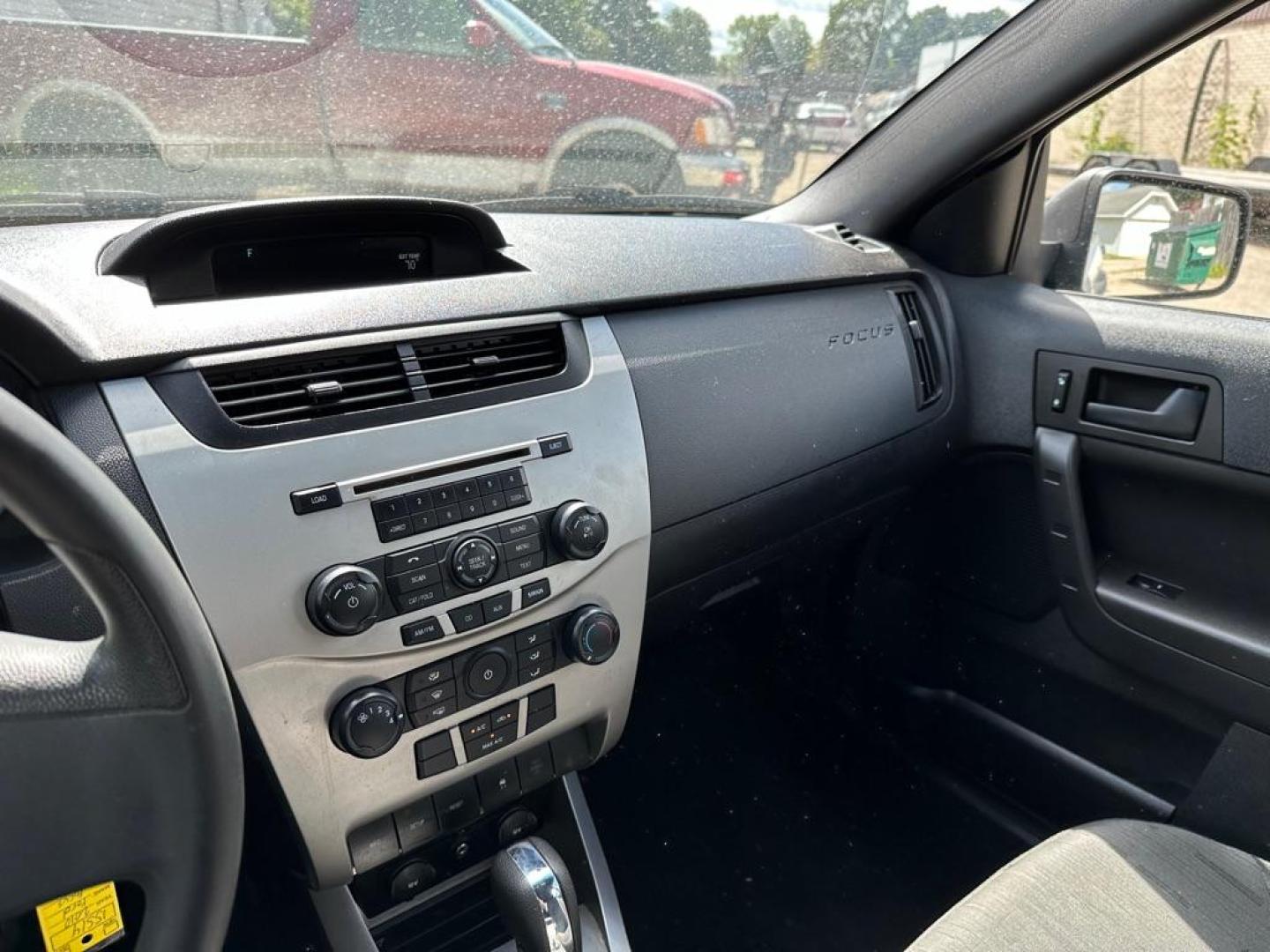 2010 SILVER FORD FOCUS SE (1FAHP3FN2AW) with an 2.0L engine, Automatic transmission, located at 1708 Broadway, Rockford, IL, 61104, (815) 397-5010, 42.252522, -89.069359 - Photo#6