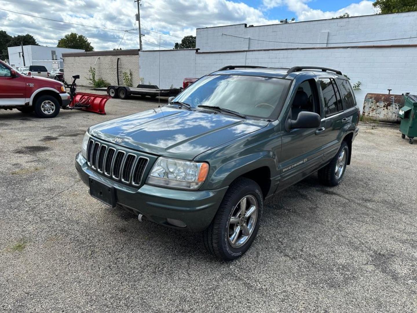 2002 GREEN JEEP GRAND CHEROKEE OVERLAND (1J8GW68JX2C) with an 4.7L engine, Automatic transmission, located at 1708 Broadway, Rockford, IL, 61104, (815) 397-5010, 42.252522, -89.069359 - Photo#0