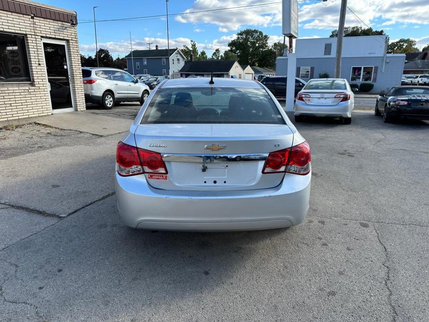 2014 SILVER CHEVROLET CRUZE LT (1G1PC5SB2E7) with an 1.4L engine, Automatic transmission, located at 1708 Broadway, Rockford, IL, 61104, (815) 397-5010, 42.252522, -89.069359 - Photo#3