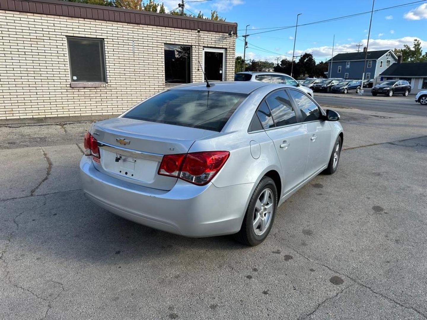 2014 SILVER CHEVROLET CRUZE LT (1G1PC5SB2E7) with an 1.4L engine, Automatic transmission, located at 1708 Broadway, Rockford, IL, 61104, (815) 397-5010, 42.252522, -89.069359 - Photo#4