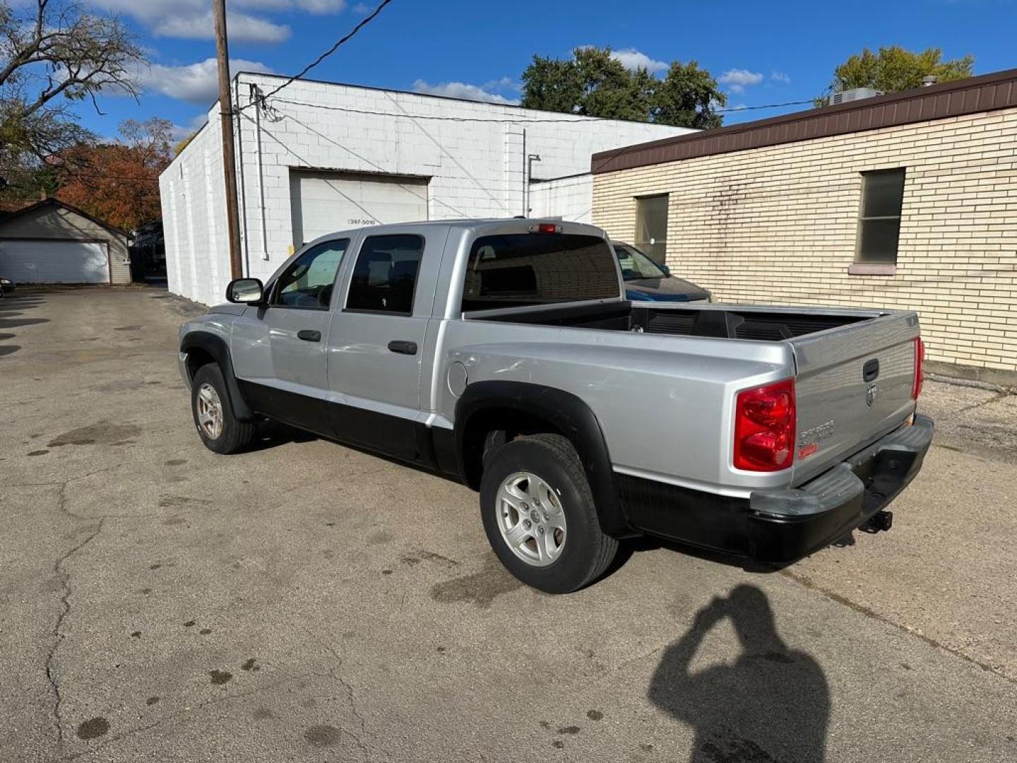 2007 SILVER DODGE DAKOTA QUAD SLT (1D7HW48K97S) with an 3.7L engine, Automatic transmission, located at 1708 Broadway, Rockford, IL, 61104, (815) 397-5010, 42.252522, -89.069359 - Photo#2