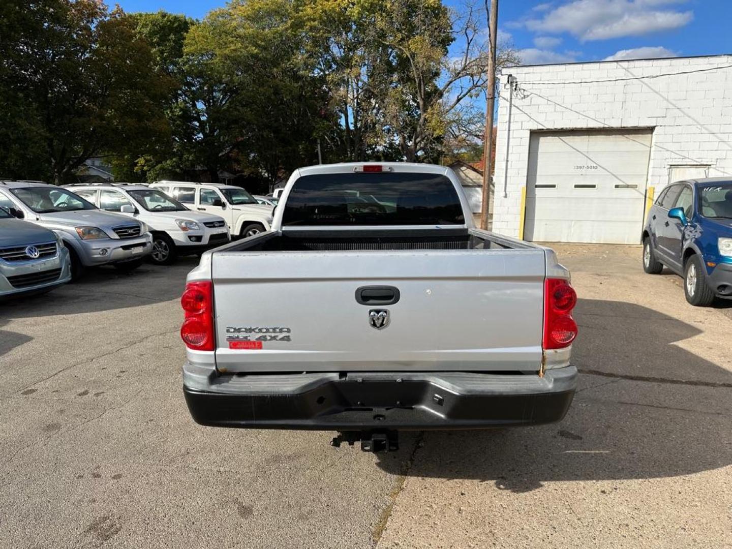 2007 SILVER DODGE DAKOTA QUAD SLT (1D7HW48K97S) with an 3.7L engine, Automatic transmission, located at 1708 Broadway, Rockford, IL, 61104, (815) 397-5010, 42.252522, -89.069359 - Photo#3