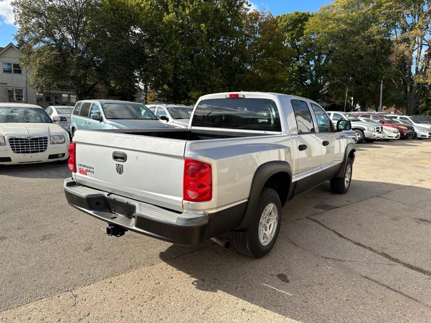 2007 SILVER DODGE DAKOTA QUAD SLT (1D7HW48K97S) with an 3.7L engine, Automatic transmission, located at 1708 Broadway, Rockford, IL, 61104, (815) 397-5010, 42.252522, -89.069359 - Photo#4