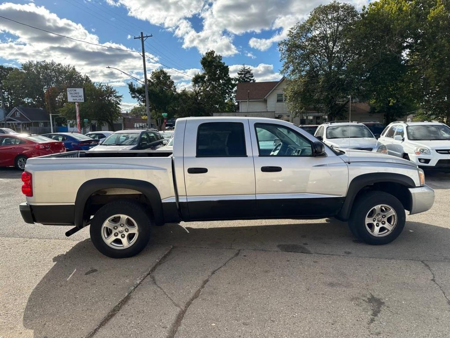 2007 SILVER DODGE DAKOTA QUAD SLT (1D7HW48K97S) with an 3.7L engine, Automatic transmission, located at 1708 Broadway, Rockford, IL, 61104, (815) 397-5010, 42.252522, -89.069359 - Photo#5