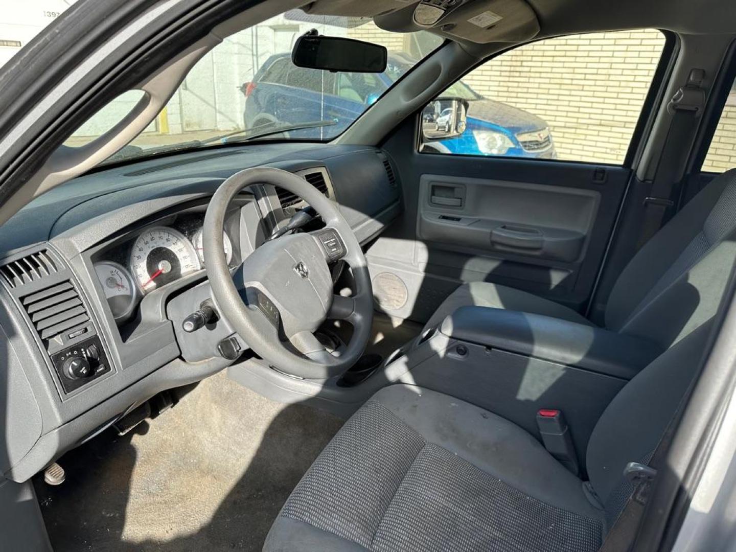 2007 SILVER DODGE DAKOTA QUAD SLT (1D7HW48K97S) with an 3.7L engine, Automatic transmission, located at 1708 Broadway, Rockford, IL, 61104, (815) 397-5010, 42.252522, -89.069359 - Photo#8