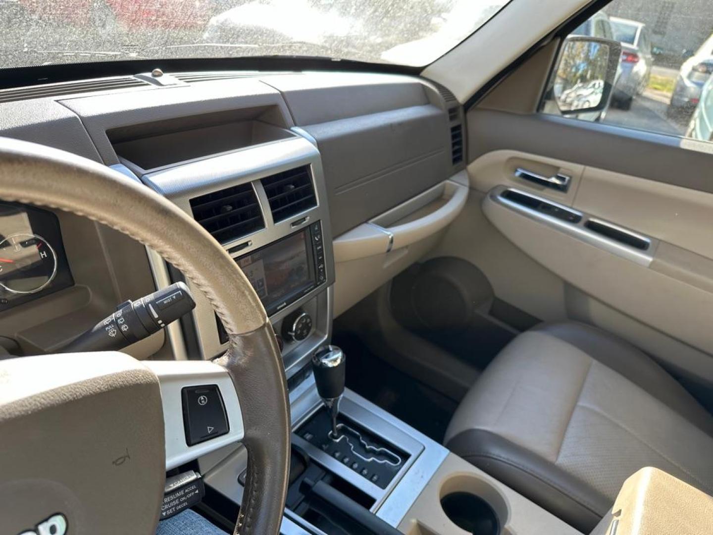 2008 WHITE JEEP LIBERTY LIMITED (1J8GN58K98W) with an 3.7L engine, Automatic transmission, located at 1708 Broadway, Rockford, IL, 61104, (815) 397-5010, 42.252522, -89.069359 - Photo#11