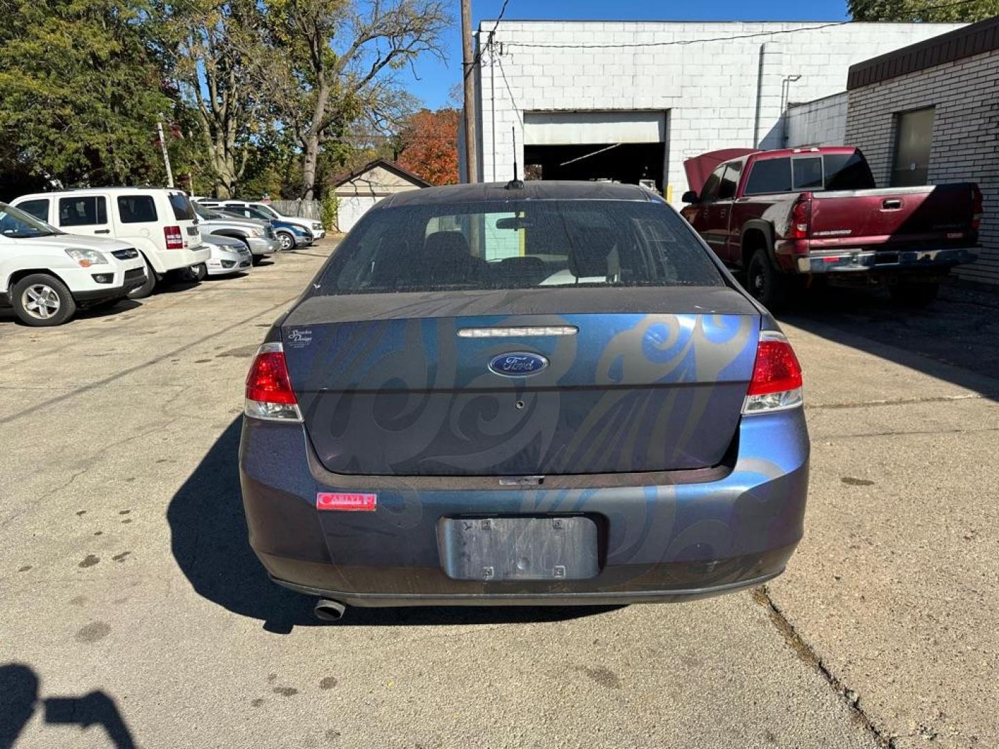 2008 BLUE FORD FOCUS SE (1FAHP35N68W) with an 2.0L engine, Automatic transmission, located at 1708 Broadway, Rockford, IL, 61104, (815) 397-5010, 42.252522, -89.069359 - Photo#4