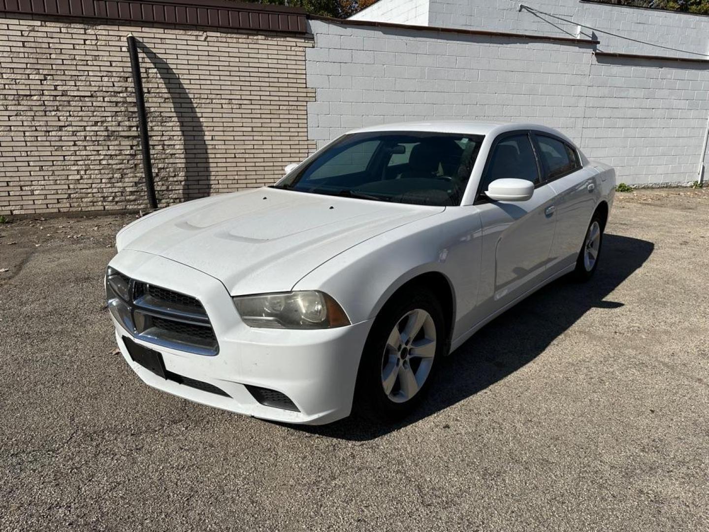 2014 WHITE DODGE CHARGER SE (2C3CDXBG4EH) with an 3.6L engine, Automatic transmission, located at 1708 Broadway, Rockford, IL, 61104, (815) 397-5010, 42.252522, -89.069359 - Photo#0