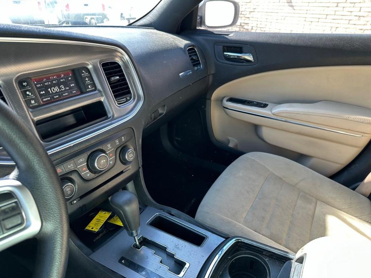 2014 WHITE DODGE CHARGER SE (2C3CDXBG4EH) with an 3.6L engine, Automatic transmission, located at 1708 Broadway, Rockford, IL, 61104, (815) 397-5010, 42.252522, -89.069359 - Photo#12